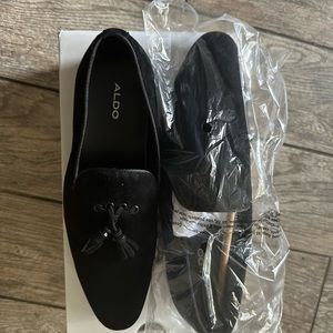Loafer
Pointy toe
Slip on
Colour Black